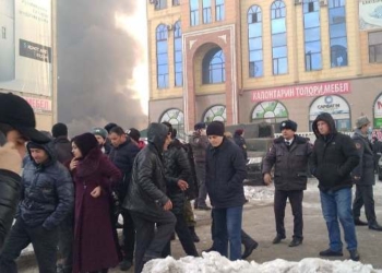 По факту пожара на рынке «Султони Кабир» возбуждено уголовное дело