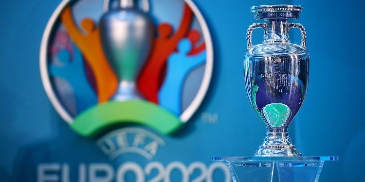 Эксперт ВОЗ не исключил повторного переноса ЕВРО-2020