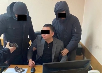 Главу пресс-службы президента Кыргызстана задержали за вымогательство взятки