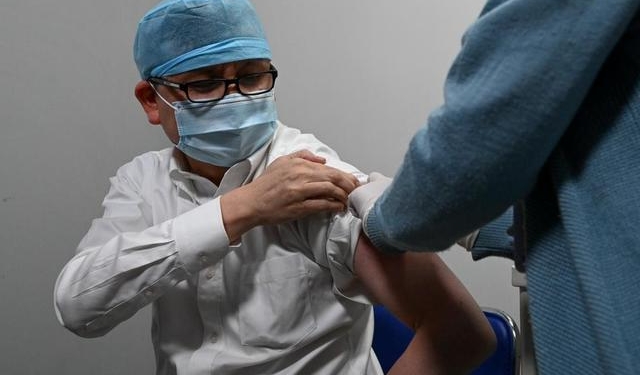 Китайский вирусолог получил вторую дозу вакцины ль COVID-19
