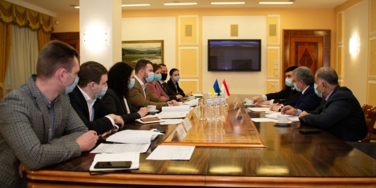 Таджикистан и Украина обсудили потенциал для развитии сотрудничества в транспортной сфере