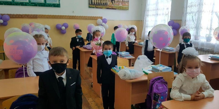 В Узбекистане после объявления перехода школ на традиционное обучение вновь разрешили онлайн-обучение