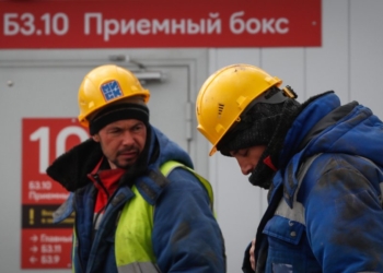 Путин поручил упростить порядок привлечения мигрантов на стройки