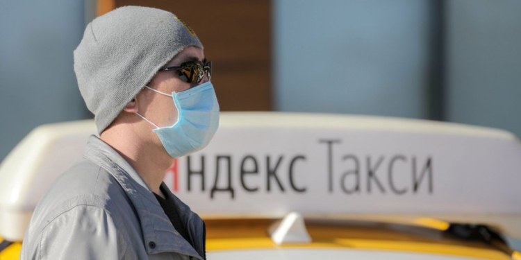 «Яндекс.Такси» попросила вакцинировать иностранных водителей от коронавируса