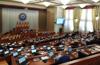 Проект нового Основного закона в парламент Кыргызстана, пока не поступил