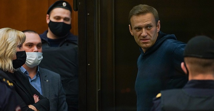 «Условный» срок Навальному заменили на «реальный»