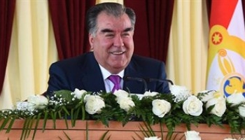 Президент поздравил таджикистанцев с праздником Сада