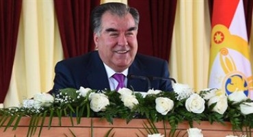 Президент поздравил таджикистанцев с праздником Сада