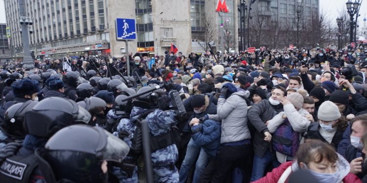 Мигрантов в Москве призвали воздержаться от участия в митингах