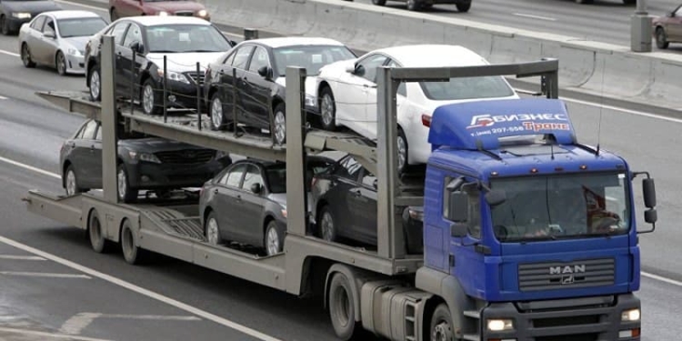 Таджикистан в прошлом году импортировал свыше 23 тыс. автомобилей на сумму $115,9 млн.