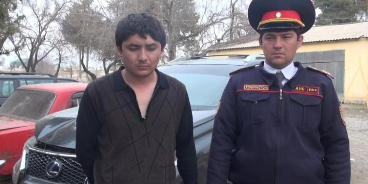 На юге Таджикистана пьяный водитель сбил двух пешеходов, а потом сбежал