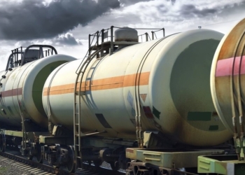 Кыргызстан ввел временный запрет на вывоз нефти и нефтепродуктов  
