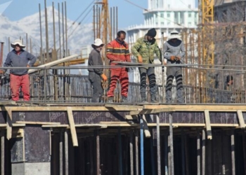 На российских стройках не хватает 1,2 млн. строителей