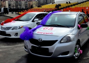 Автомобили победителям: В Душанбе прошел борцовский турнир в честь Навруза