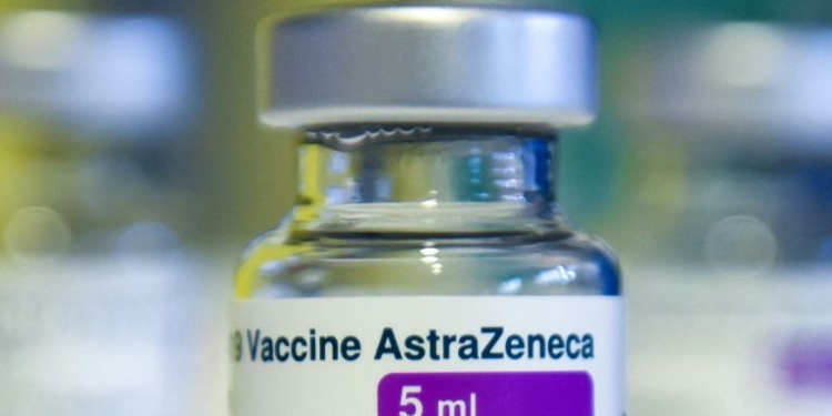 Германия, Франция и Италия приостановили использование вакцины AstraZeneca