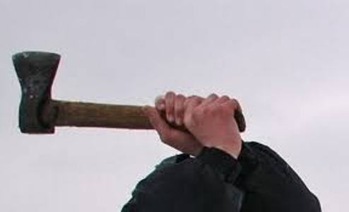 Житель Канибадама отсек своему гостю голову топором