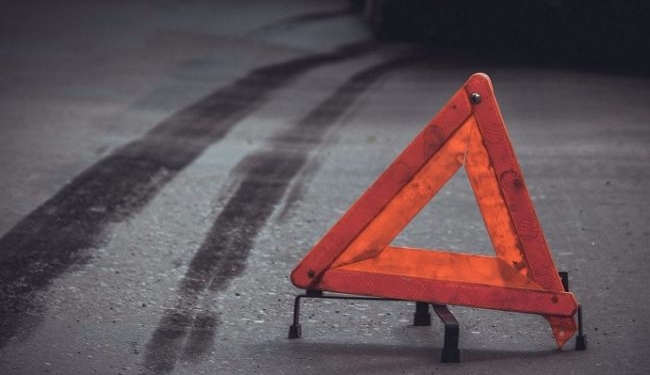 Спасатели вытащили из машины студентов, попавших в ДТП на автодороге Душанбе-Худжанд