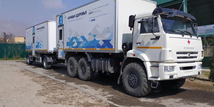 Таджикистан получил два комплекта мобильных медицинских автомобилей