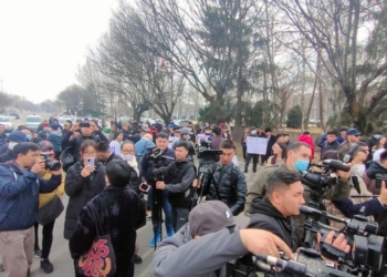 Участники митинга в Бишкеке грозятся подать в суд на Садыра Жапарова