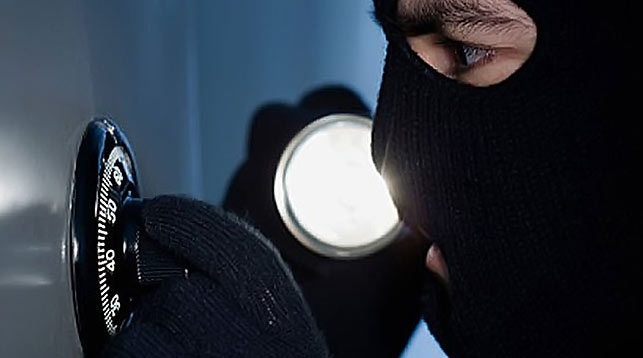 Житель Б.Гафуровского района обокрал центр банковского обслуживания