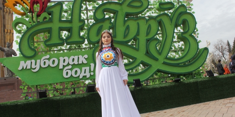 Навруз на площади «Дусти»