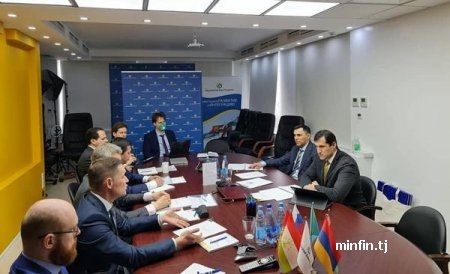 Замглавы Минфина Таджикистана встретился в Москве с представителем ЕФСР