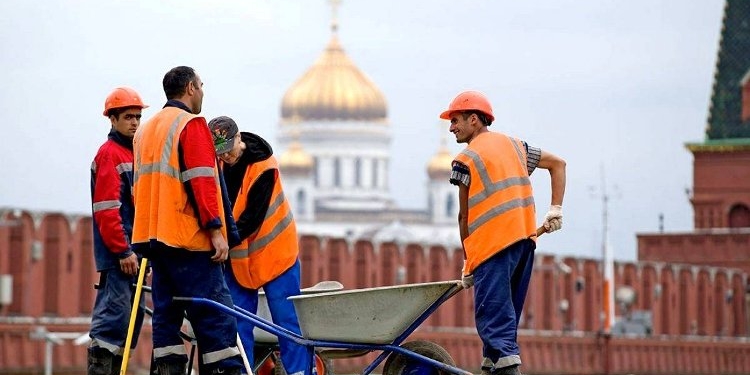 Граждан Таджикистана в РФ призвали легализоваться до 15 июня