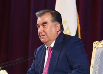 Президент поздравил таджикистанцев с Рамазаном и призвал торговцев не повышать цены