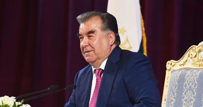 Президент поздравил таджикистанцев с Рамазаном и призвал торговцев не повышать цены
