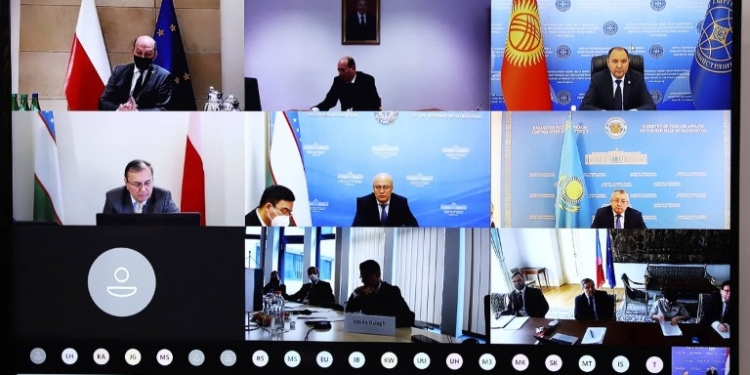 Таджикистан принял участие в политконсультациях стран Вышеградской группы и Центральной Азии