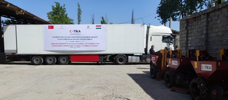 ТИКА передало Таджикистану 42 тонны семян турецкого картофеля
