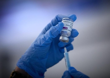 Восемь человек умерли во Франции после вакцинации препаратом AstraZeneca