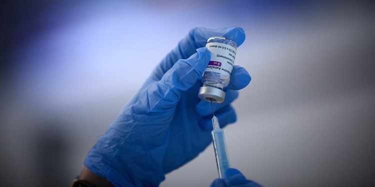 Восемь человек умерли во Франции после вакцинации препаратом AstraZeneca