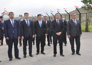 Премьер-министр принял участие в сдаче в эксплуатацию ряда предприятий в СЭЗ «Дангара»