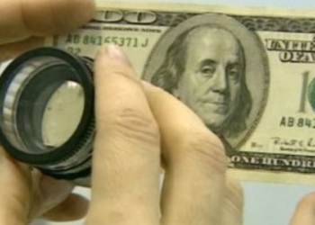 Двое жителей Нурека пытались реализовать $7,8 тыс. фальшивых долларов