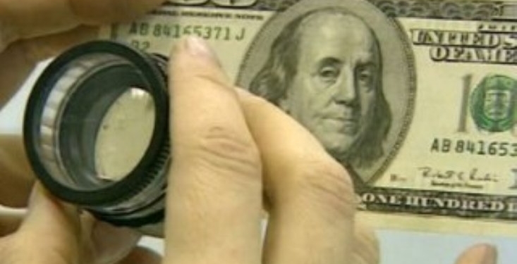 Двое жителей Нурека пытались реализовать $7,8 тыс. фальшивых долларов