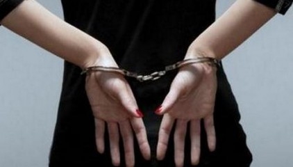 В Аште женщина ограбила 7-летнюю девочку