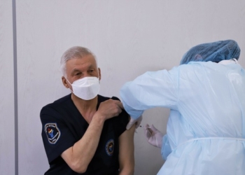 В Узбекистане в первый день вакцинации от COVID-19 привито более 5 тыс. человек