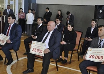 Премии президента Таджикистана за 2020 год получили 4 спортсмена. Все — борцы