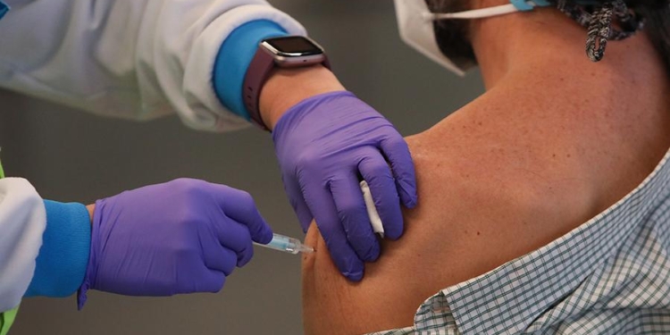 В Британии выявили десятки случаев тромбоза после вакцинации AstraZeneca