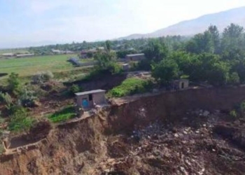 На юге Таджикистана в результате стихии обвалились 15 жилых домов. Население эвакуировано