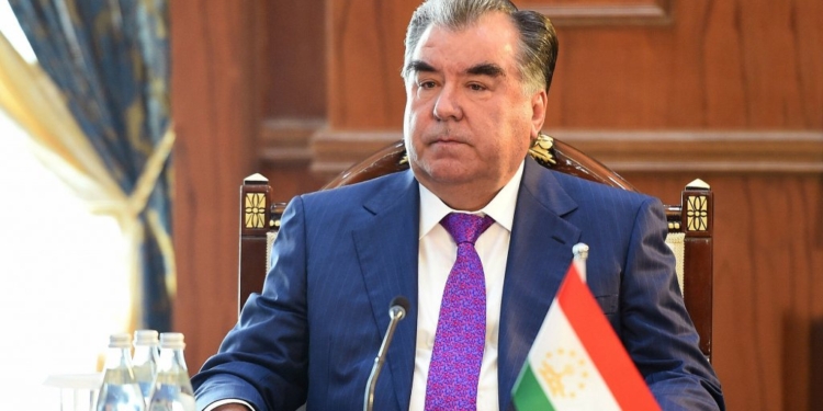 Эмомали Рахмон выразил соболезнования президенту Афганистана в связи с терактом у школы в Кабуле
