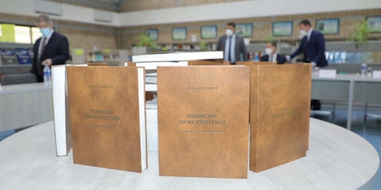 Книгу Эмомали Рахмона «Таджики в зеркале истории» презентовали в Ташкенте