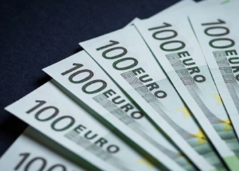 Курс Сомони к Евро снизился, а к Доллару остается неизменным