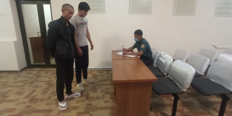 В Самаркандской области тиктокер плюнул под ноги памятника Алишера Навои