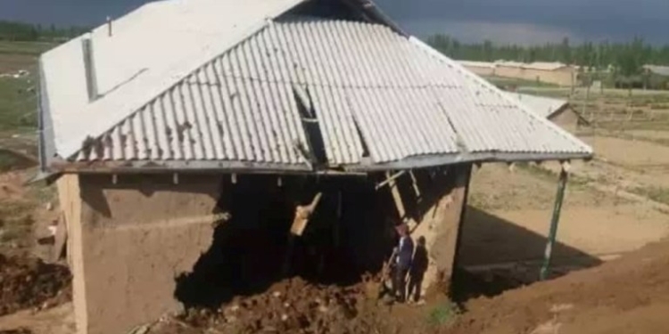 Пять человек погибли в результате схода оползня на севере Таджикистана