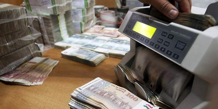 В Таджикистане возник дефицит наличных сомони