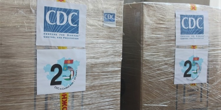 CDC передали Минздраву Таджикистана морозильники для хранения вакцины против COVID-19