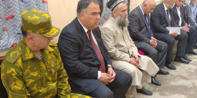 Глава Согда передал по 70 тыс. сомони семьям погибших в ходе конфликта на границе