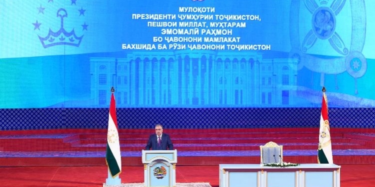 Президент призвал молодежь быть бдительным и не терять политической ориентации
